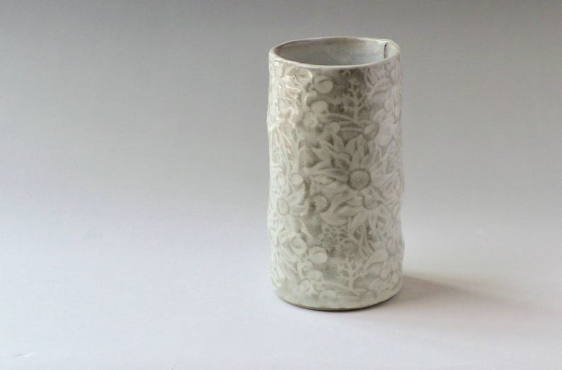 Medium vase with Flannel Flower design image 3