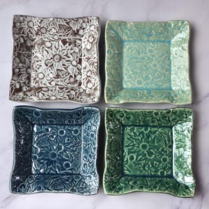 Small Square Plate in Flannel Flower design