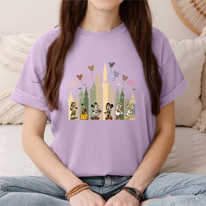 Jolie chemise personnage de Disneyland pour femme, t-shirt graphique château Disney vintage, t-shirt feux d'artifice Magic Kingdom, haut amis dessin animé