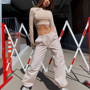 Light Beige Cotton Cargo Pants: Women&#39;s Loose Fit Joggers