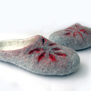 Felt Slippers Women, Felted Wool Home Shoes, ECO Family Clogs Valenki, Cozy Indoor Slippers gray with red Flowers, Gift for Housewarming