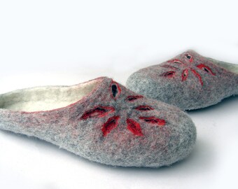Felt Slippers Women, Felted Wool Home Shoes, ECO Family Clogs Valenki, Cozy Indoor Slippers gray with red Flowers, Gift for Housewarming