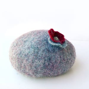Handmade Modern Cat Bed - Cat Cave, House made of Wool in Gray and Red with Flower Design, Handcrafted in Europe + Gift Toy Ball image 2