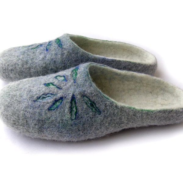 Women Felt Wool Slippers Flower, Handmade Wool Clogs Gray Blue Felted Mules, Eco Friendly Family Clogs Valenki, House Shoes, excellent gift