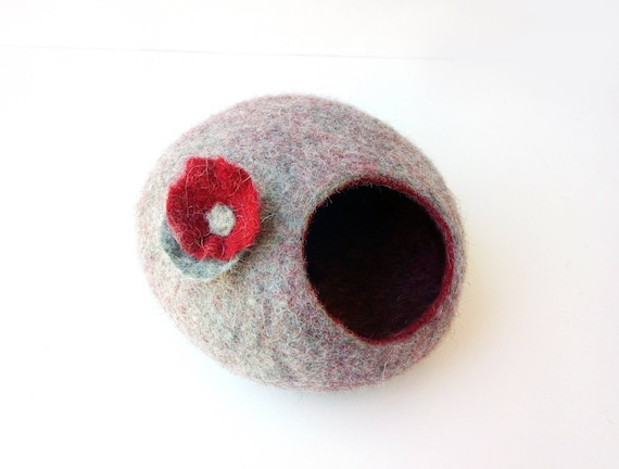 Handmade Modern Cat Bed - Cat Cave, House made of  Wool in Gray and Red with Flower Design, Handcrafted in Europe + Gift Toy Ball