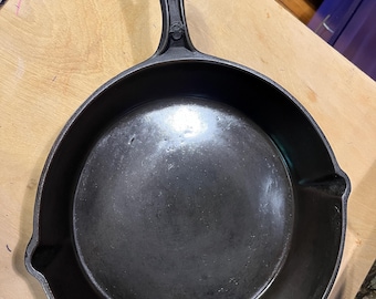 Gate-marked #8 Ornate-handled Cast Iron Skillet