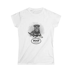Rottweiler Mom Graphic Tee: Women&#39;s Softstyle T-Shirt