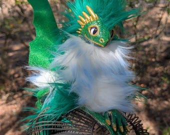 Baby Dragon Woodbaby, handgjord axelsittande docka, sällskapsdjur/bekant, för cosplay och fantasy-kul!