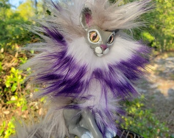 PICCOLO FELINO: Stravagante Catling GreyGrape Woodbaby, burattino fatto a mano seduto sulla spalla, compagno/familiare/animale domestico per cosplay e divertimento fantasy!