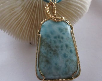 cute Larimar wisiorek, drut owinięte w 14 k wypełnione złotem drutu przez Barb projektu