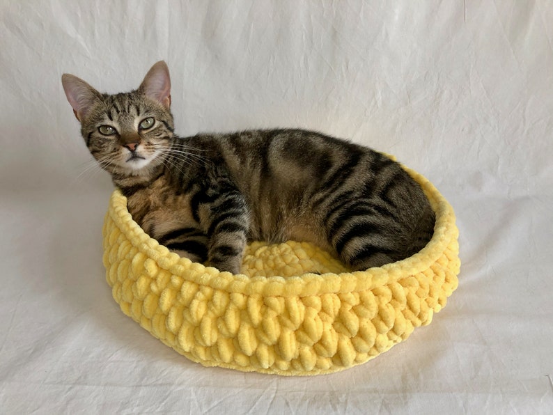 Made to Order Plush Chenille Crochet Pet Basket Bed For Cat image 4