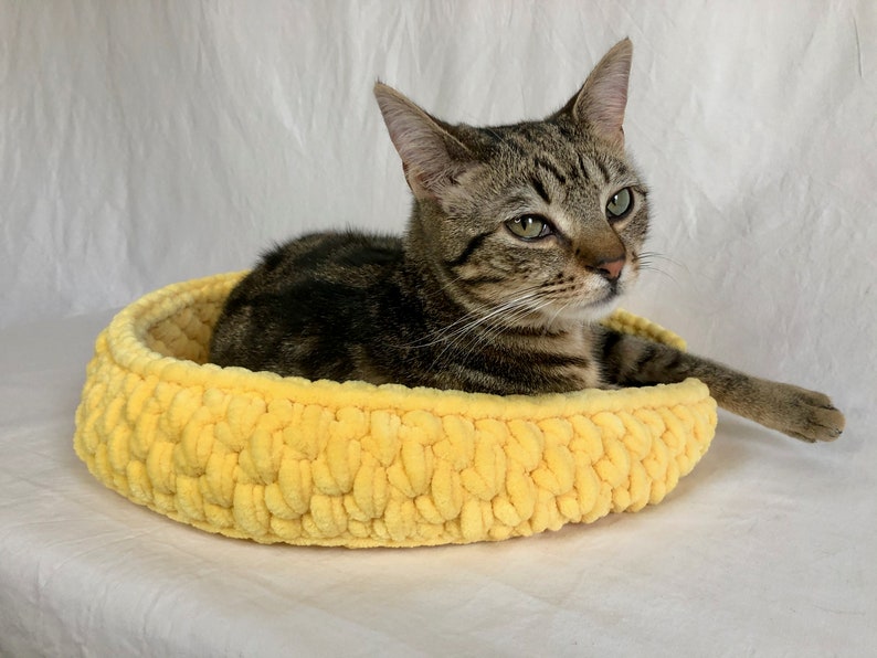 Made to Order Plush Chenille Crochet Pet Basket Bed For Cat image 0