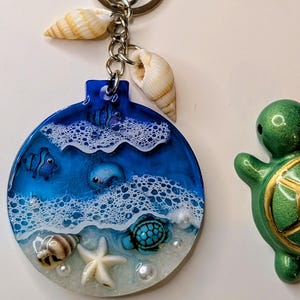 Ocean Wave Resin Keychain – Sea Turtle, Starfish, Seashell Charm – Coastal Beach Bag Accessory