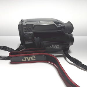 Ensemble caméscope VHS-C VHS-C JVC GR-AX606U vintage et accessoires - Fonctionne parfaitement