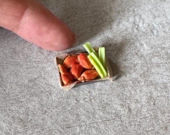 Miniatur Puppenhaus 1:12 Büffel Flügel auf Tablett 1:12 bjd
