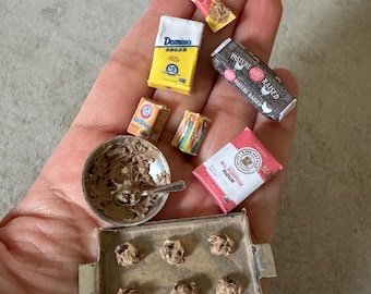 Miniatuurpoppenhuis bakken met chocoladekoekjes in 1:12 inch voorbereidingsscène roombox