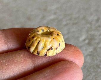 Miniature Dollhouse Blueberry Bundt cake in 1:12 scale one inch