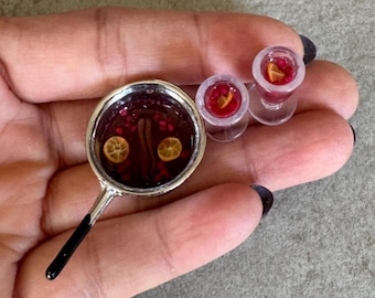 Miniature Dollhouse Vin Chaud in silver pot mulled wine pot and 2 glasses drink in 1:12 scale one inch