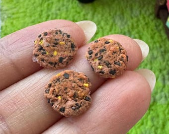 Miniatuurpoppenhuis Plantaardige Black Bean Hamburgerpasteitjes in 1:12 schaal één inch veganistisch