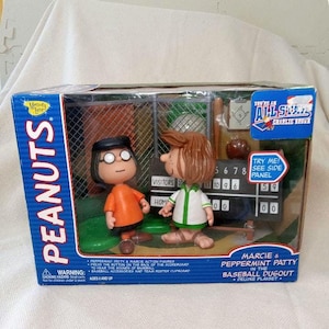 Rare Peanuts Marcy and Peppermint Patty in the Baseball Dugout Deluxe Set.  New in Package