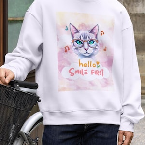 Süße Katze mit Brille "Hello Smile First" | Digitaldruck für Bekleidung & Mode
