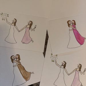 Puede incluir: Cuatro tarjetas de felicitaci&oacute;n blancas con ilustraciones dibujadas a mano de dos figuras. Dos tarjetas muestran a una figura con vestido blanco sosteniendo un ramo y otra con vestido rosa sosteniendo una copa. Dos tarjetas muestran figuras abraz&aacute;ndose.