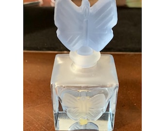 Vintage snidad frostad Enesco glas parfymflaska med fjärilskork blå