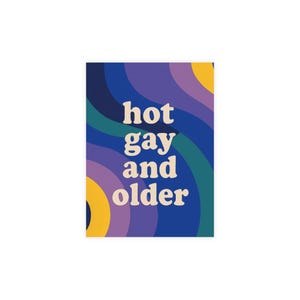 Postal atractiva para personas mayores y gays / Tarjeta de felicitación divertida LGBTQ+ / Tarjeta de cumpleaños queer / Papelería del orgullo gay y envejeciente / Tarjeta de afirmación exagerada
