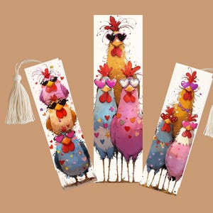 Puede incluir: Marcap&aacute;ginas caprichosos con ilustraciones de acuarela de gallinas con gafas de sol y gafas en forma de coraz&oacute;n. Cada marcap&aacute;ginas tiene una borla y est&aacute; decorado con corazones. Las gallinas son de varios colores.
