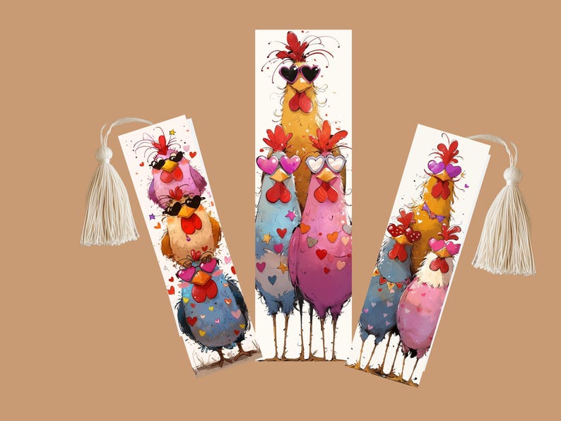 Puede incluir: Marcap&aacute;ginas caprichosos con ilustraciones de acuarela de gallinas con gafas de sol y gafas en forma de coraz&oacute;n. Cada marcap&aacute;ginas tiene una borla y est&aacute; decorado con corazones. Las gallinas son de varios colores.