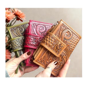 Classy Wallet with Flowers |  Elegant Leather Purse| Carved Leather Wallet | Perfect Gift for Her | Ladies Wallet | Leather Carving Wallet