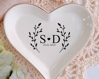 Custom Wedding Ring Dish, Engaged Jewelry Dish with Date, New Engaged Couple Gift, Wedding Memorial Gift for Newlyweds, Jewelry Dish Gift
