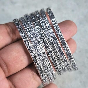 Oxidiertes Sterling Silber Armreif Set: Gravierte Blumen Boho Armbänder