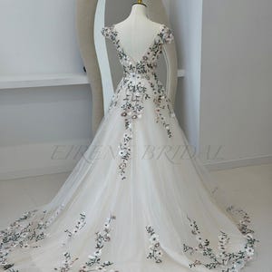 Floral Embroidered Wedding Gown Boho Bridal Dress Tulle A-Line Cap Sleeve V-Neck Flower Prom
