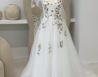 Wildflower Bridal Gown Botanical Embroidery Wedding Dress A-Line Fairy Tale Garden Party Corset Style