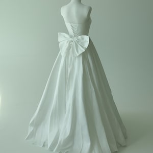 Strapless Wedding Dress With Bow Satin Wedding Dress Modest Wedding Dress Simple Wedding Dress Classic Wedding Dress Minimalist Gown