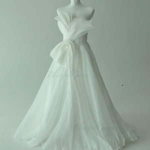 Vendu ! Robe de mariée bustier Robe de mariée en organza Robe de mariée moderne Robe de mariée féerique Robe de mariée alternative Robe fantaisiste