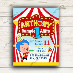 Può includere: Un colorato invito di compleanno a tema circo. Il design presenta il nome "ANTHONY" in stile tendone, insieme al testo "Cumple 1 Añito". È presente anche un clown dei cartoni animati. Sono inclusi anche la data e l'ora.