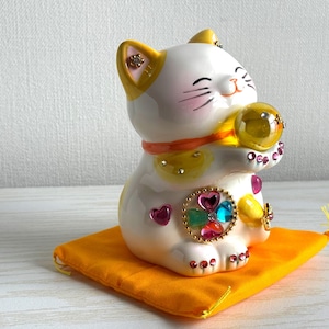 Sparkly Feng Shui Maneki Neko.Fortune lucky cat. Decoration made in Japan.
