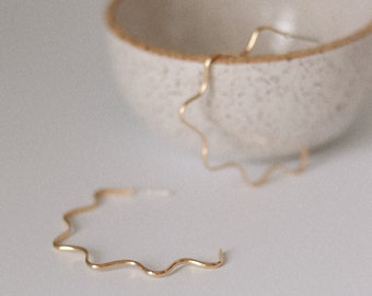 SHIMMY Hoops - Gold Fill Hoops - Abstracte oorbellen - Minimalistische Hoops - Gold Fill Sieraden