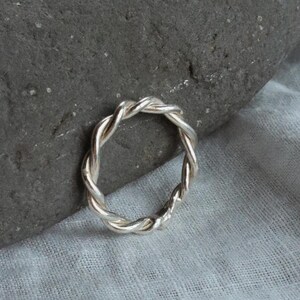 LA CUERDA Ring – Handgefertigter Ring, Sterlingsilber-Schmuck, Wachsausschmelzverfahren, Organischer Schmuck Bild 1