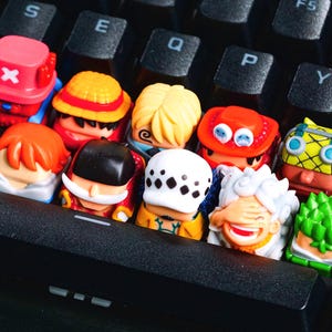Straw Pirate Crew Keycaps – Handmade Resin Keycap Set Inspired by O.N.E P.I.E.C.E – 1U SA Profile – Anime Gift for Keyboard Fans