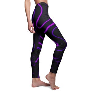 Schick-lila Marmor-Leggings, stilvolle Activewear, trendige Athleisure, bequeme Trainingshose, perfekt für Yoga und lässige Ausflüge
