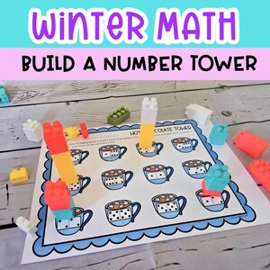 Op de afbeelding: Een kleurrijk educatief spel met de titel "Winter Math Build a Number Tower". De afbeelding toont een werkblad met illustraties van warme chocolademelkbekers en bouwstenen. De blokken zijn rood, geel, wit, groen en blauw. De tekst op het werkblad luidt "Hot Chocolate Tower."