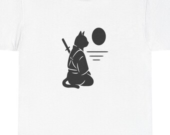 Samurai Cat Watching the Sunset – Zen Japanese Style T-Shirt – Ocean & Sun Minimalist Art Tee – Gildan Unisex 5000