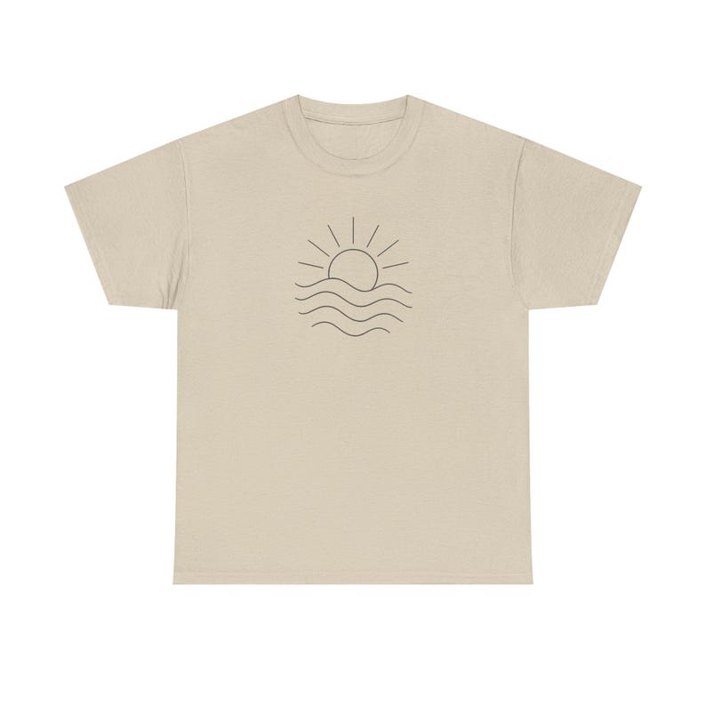 Camiseta Sol y Olas: Camiseta Minimalista de Playa, Camiseta con Arte de Línea Oceánica, Camiseta Estética de Verano, Camiseta con Gráfico Costero, Top Estilo Surf imagen 2