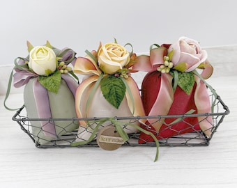 Three Rose Silk Sachet in a Wire Tray