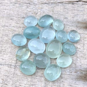 Aquamarin Cabochons.