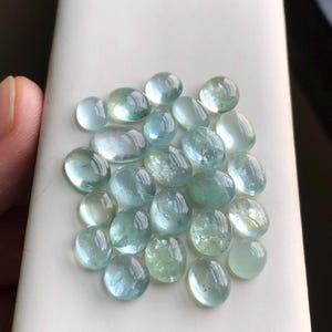 40 Karat Aquamarin-Cabochons.