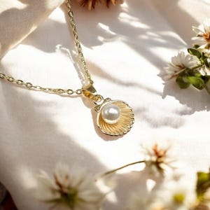 Summer Shell Pearl Necklace – Trendy Gold or Silver Choker for Women, Imitation Pearl Pendant Jewelry Gift